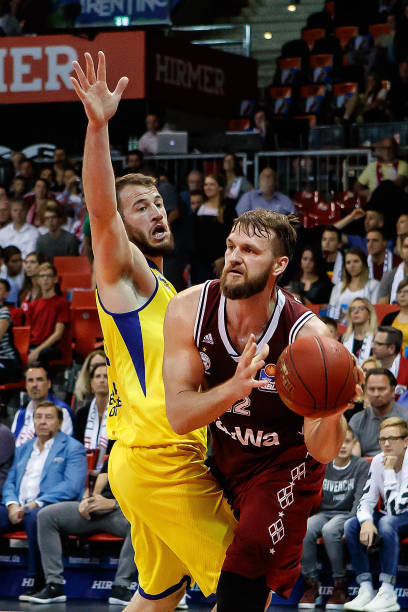 中前场需要 中前场需要