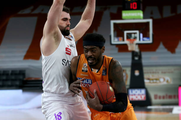 岌岌可危 岌岌可危