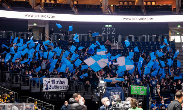 他们携数名 他们携数名